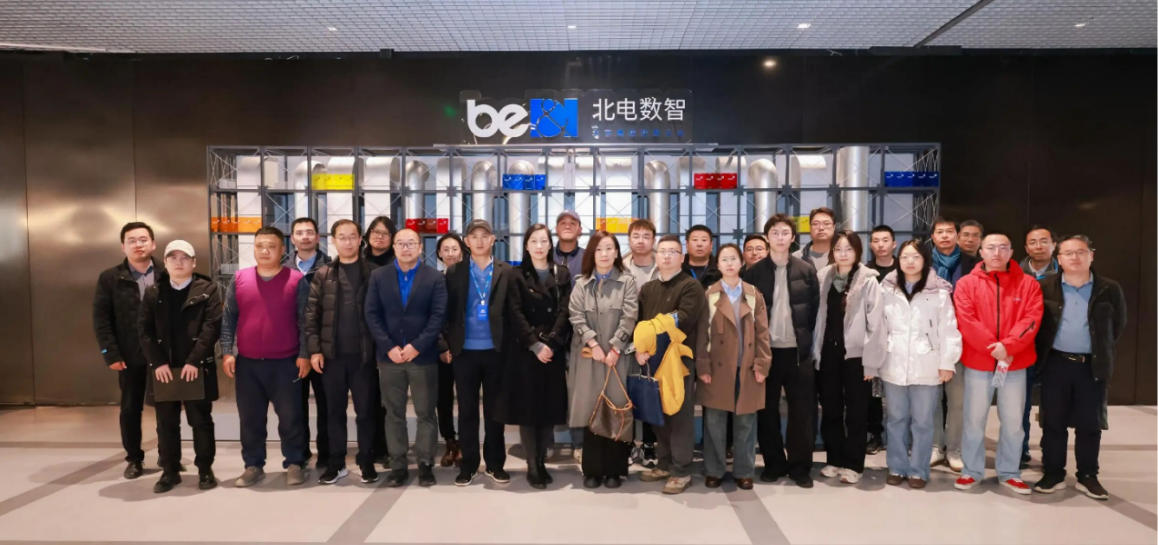 少妇扒开腿让我爽了一夜