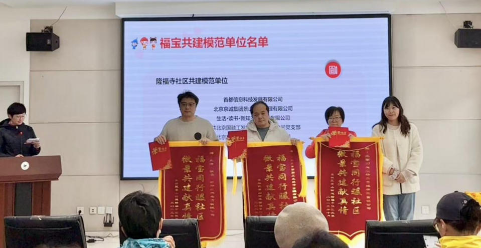 少妇扒开腿让我爽了一夜