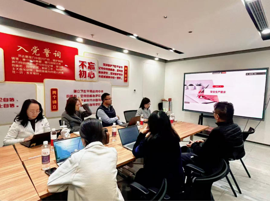 少妇扒开腿让我爽了一夜